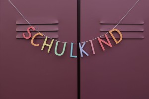 Schulkind Girlande aus Acryl