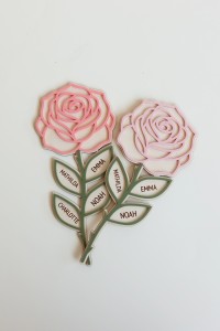 Personalisierte Holzblume mit Namen – Geschenk für Mama & Oma