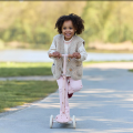 Screenshot 2026-07-17 at 09-22-41 Fröhlicher Kinderroller in Rosa – verstellbarer Lenker und guter Halt Little Dutch.png
