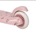 Screenshot 2026-07-17 at 09-22-34 Fröhlicher Kinderroller in Rosa – verstellbarer Lenker und guter Halt Little Dutch.png