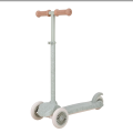Screenshot 2026-07-17 at 09-20-27 Stylischer Kinderroller grün – verstellbarer Lenker &amp; fester Halt Little Dutch.png