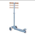 Screenshot 2026-07-17 at 09-19-21 Stylischer Kinderroller Blau – verstellbarer Lenker &amp; fester Halt Little Dutch.png