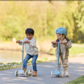 Screenshot 2026-07-17 at 09-19-18 Stylischer Kinderroller Blau – verstellbarer Lenker &amp; fester Halt Little Dutch.png