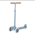 Screenshot 2026-07-17 at 09-19-14 Stylischer Kinderroller Blau – verstellbarer Lenker &amp; fester Halt Little Dutch.png