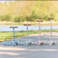 Screenshot 2026-07-17 at 09-19-10 Stylischer Kinderroller Blau – verstellbarer Lenker &amp; fester Halt Little Dutch.png