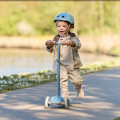 Screenshot 2026-07-17 at 09-19-03 Stylischer Kinderroller Blau – verstellbarer Lenker &amp; fester Halt Little Dutch.png