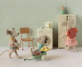 Screenshot 2026-10-08 at 21-58-57 Kleine Schwester Maus mit Tasche.png